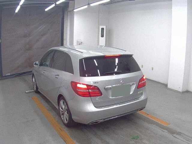 2018 Mercedes-Benz B-Class B180 auction photo 2