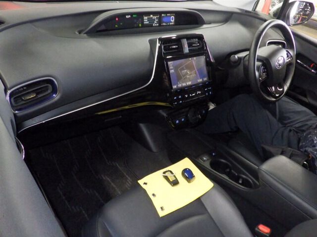 2021 Toyota Prius Sツーリングセレクション auction photo 3