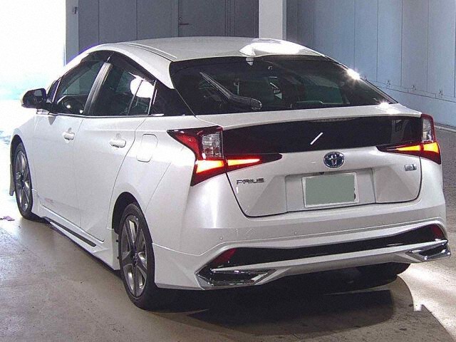 2021 Toyota Prius Sツーリングセレクション auction photo 2