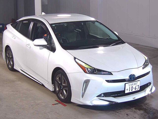 2021 Toyota Prius Sツーリングセレクション selected Japan auction vehicle