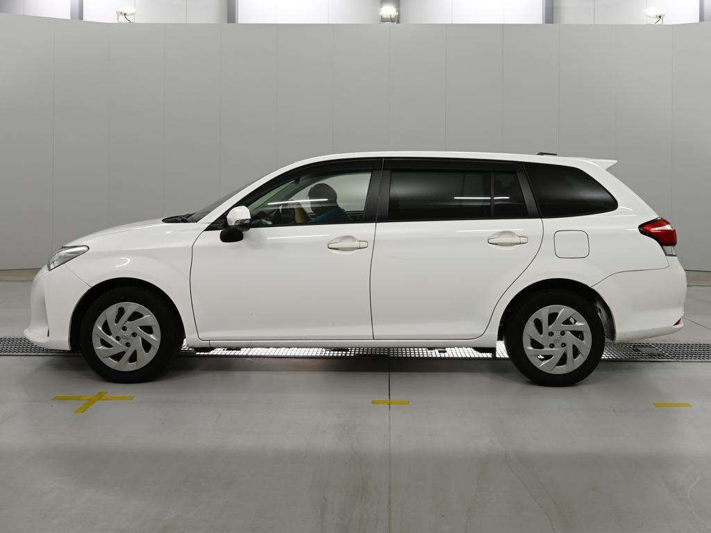 2021 Toyota Corolla Fielder ハイブリッド EX auction photo 4