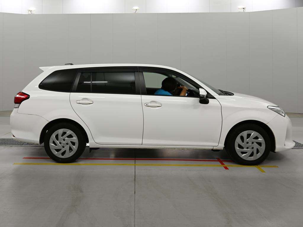 2021 Toyota Corolla Fielder ハイブリッド EX auction photo 3