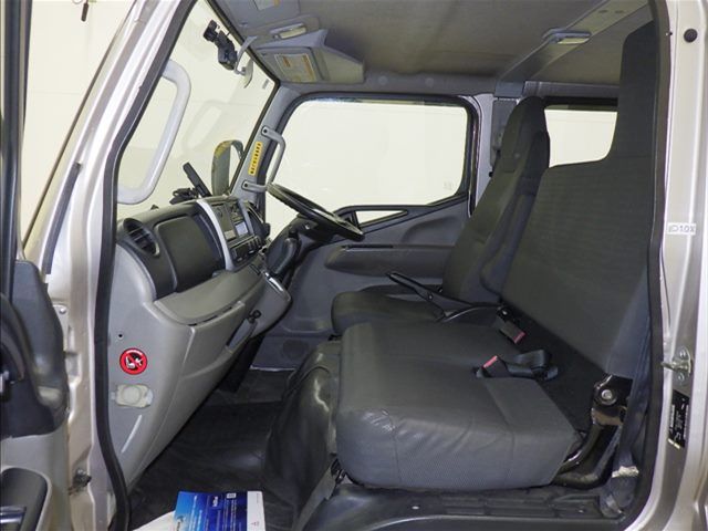 2017 Mitsubishi Fuso Canter Double cab auction photo 8