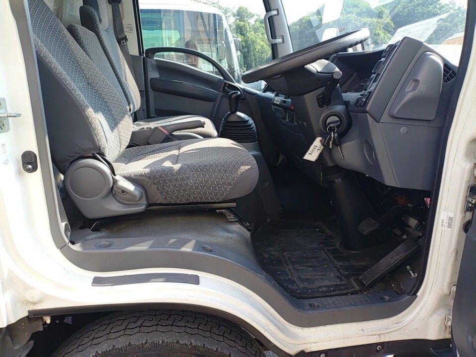2017 Isuzu Elf auction photo 3
