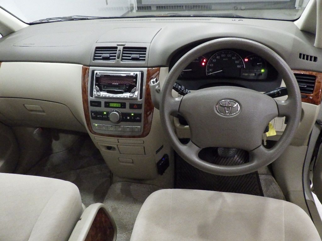 2005 Toyota Ipsum 240i auction photo 3