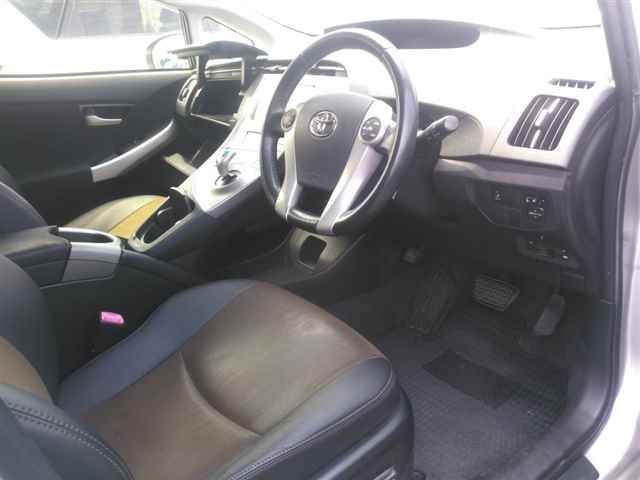 2013 Toyota Prius G auction photo 3