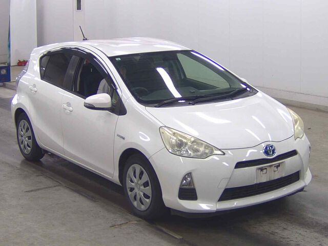 2013 Toyota Aqua S Japan auction vehicle