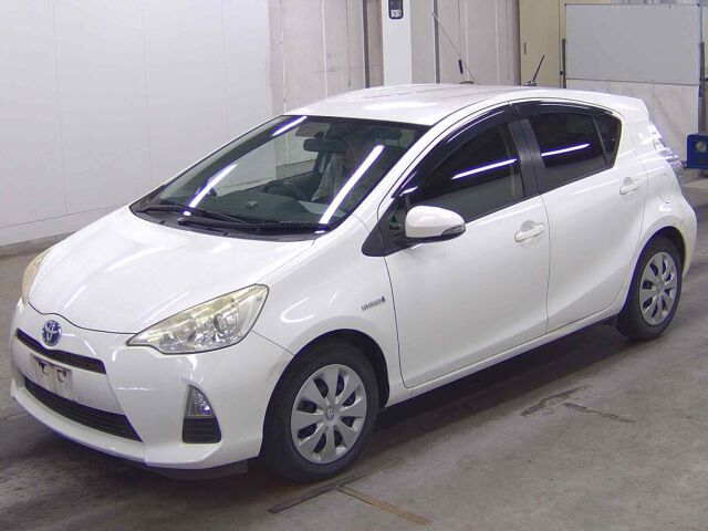2013 Toyota Aqua S auction photo 4