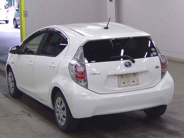 2013 Toyota Aqua S auction photo 2