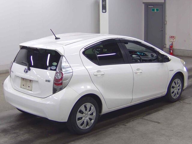 2013 Toyota Aqua S auction photo 5