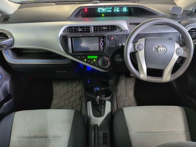 2013 Toyota Aqua S auction photo 3