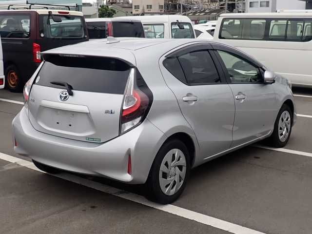 2021 Toyota Aqua S auction photo 2