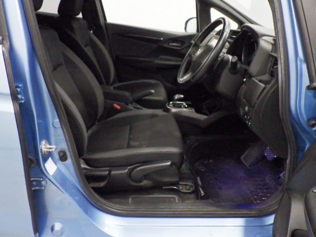 2017 Honda Fit ハイブリッドSホンダセンシング auction photo 6