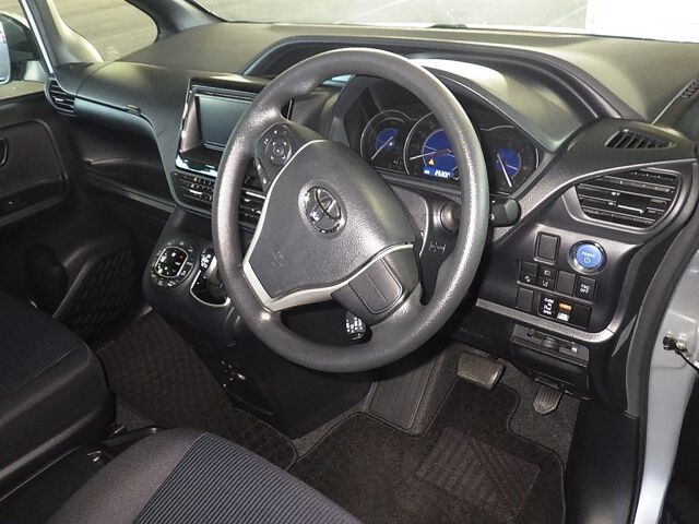 2020 Toyota Noah HV X auction photo 3