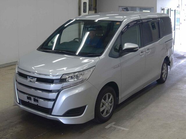 2020 Toyota Noah HV X auction photo 4