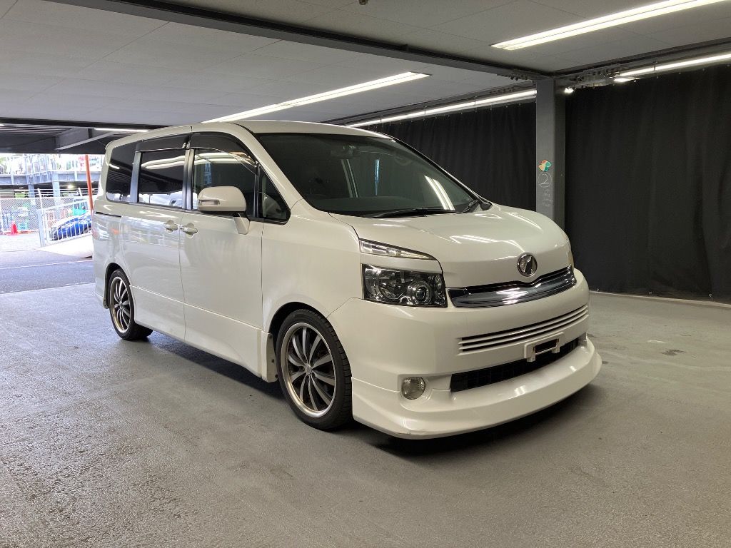 Japan Auction Vehicles 7 2008 Toyota Voxy Z auction photo