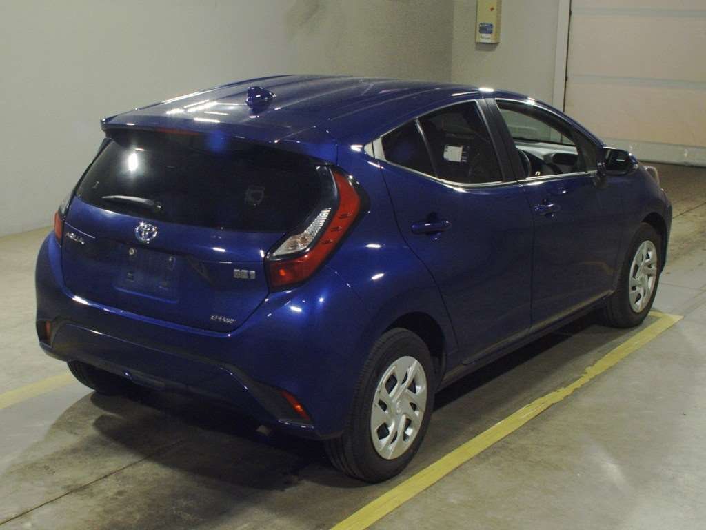 2022 Toyota Aqua X 4WD auction photo 2