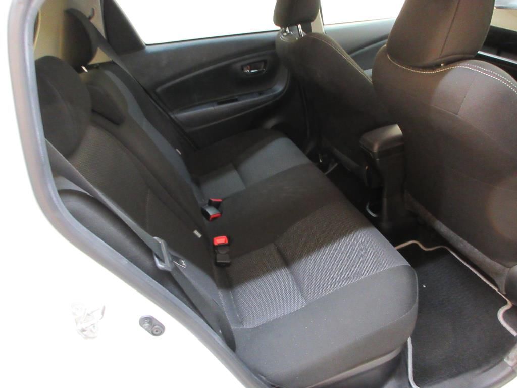 2020 Toyota ヴィッツ 5HB Hybrid F Safety Edition III auction photo 7