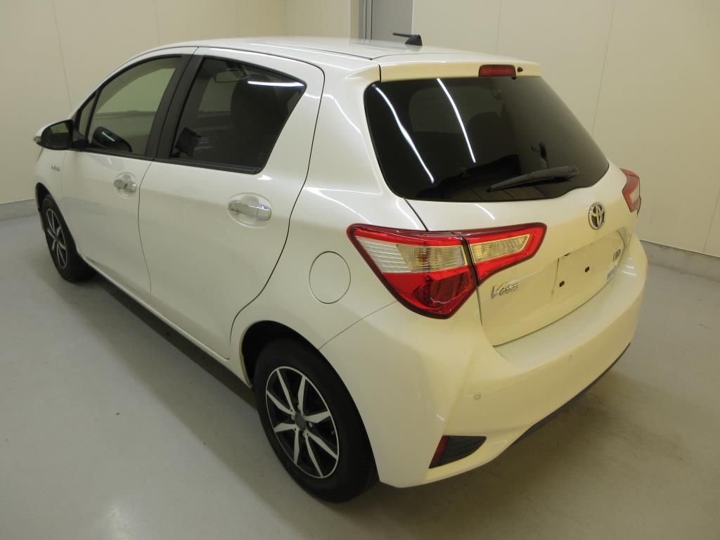 2020 Toyota ヴィッツ 5HB Hybrid F Safety Edition III auction photo 5