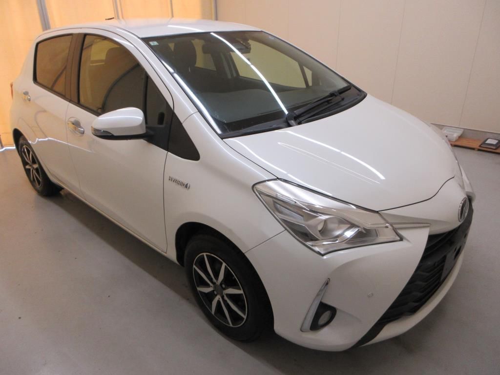 2020 Toyota ヴィッツ 5HB Hybrid F Safety Edition III Japan auction vehicle