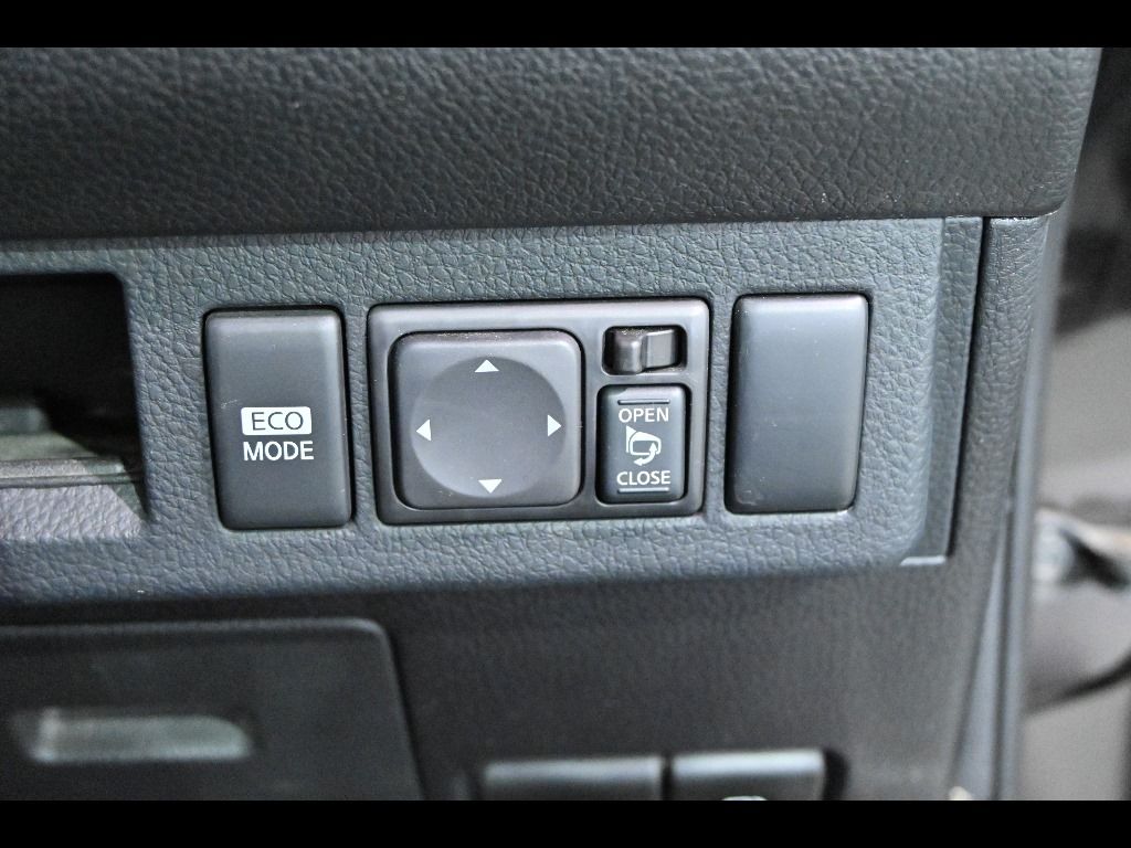 2011 Nissan ティーダ 15M SV+プラズマ auction photo 10