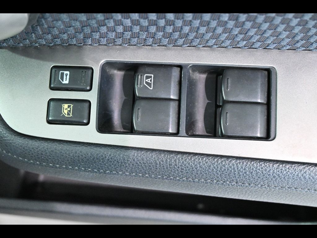 2011 Nissan ティーダ 15M SV+プラズマ auction photo 11