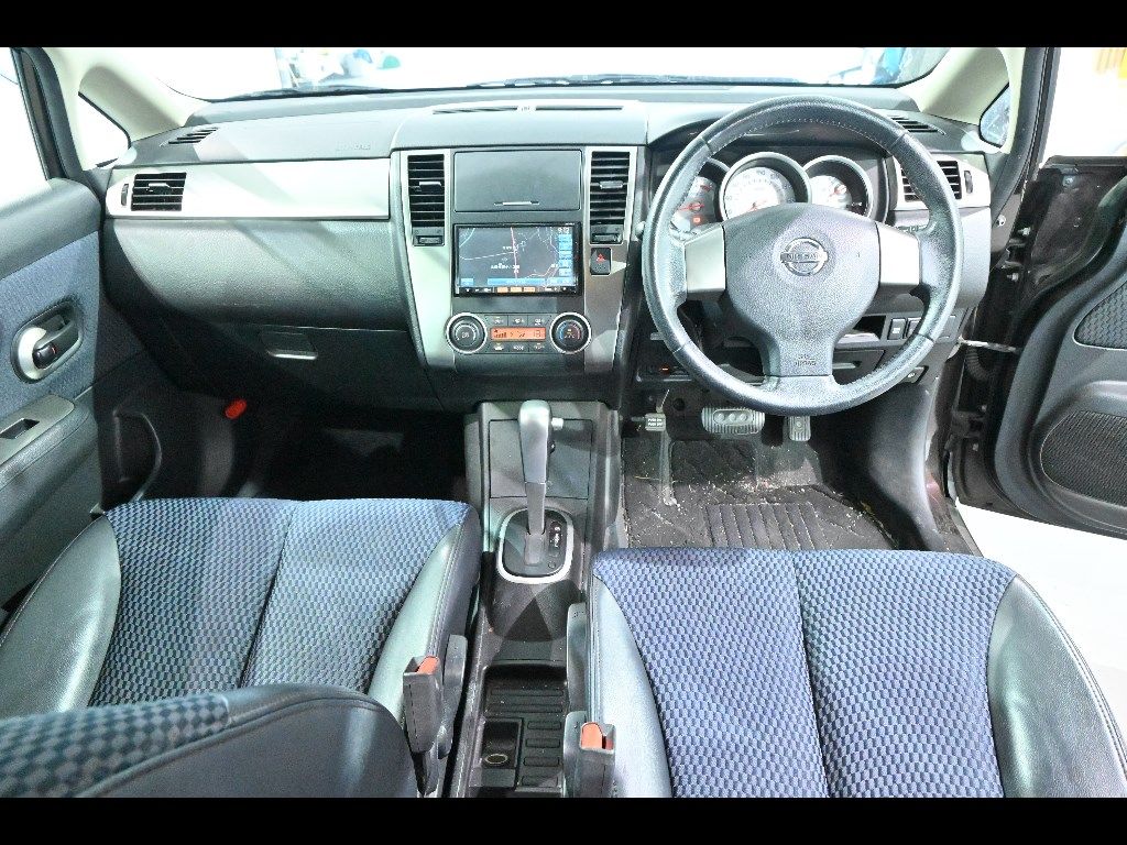 2011 Nissan ティーダ 15M SV+プラズマ auction photo 3