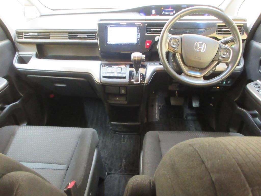 2021 Honda Stepwgn 4WD Honda Sensing 8-seater auction photo 3