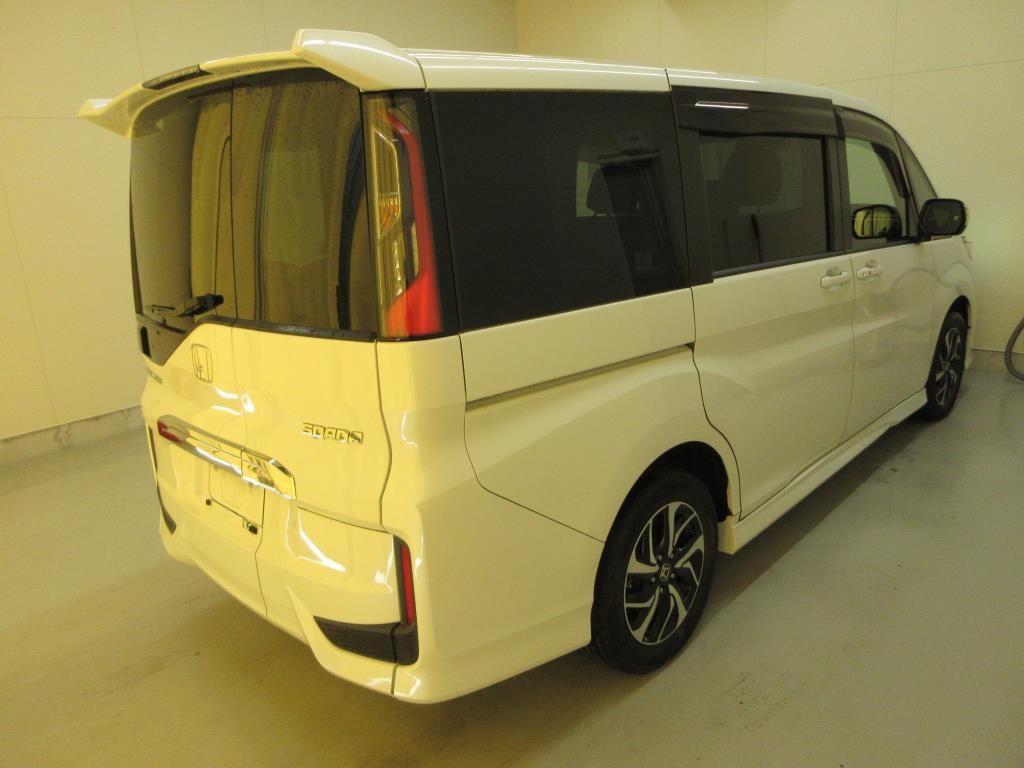 2021 Honda Stepwgn 4WD Honda Sensing 8-seater auction photo 2