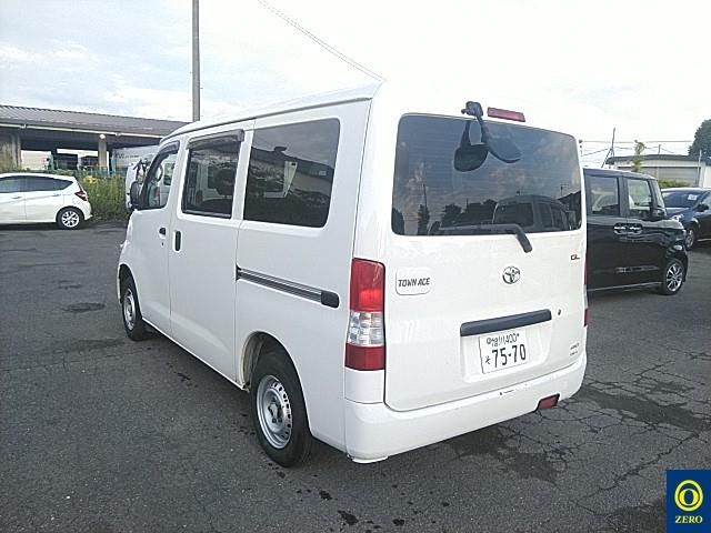2014 Toyota タウンエース バン 5D 4WD GL 0.7トン auction photo 3