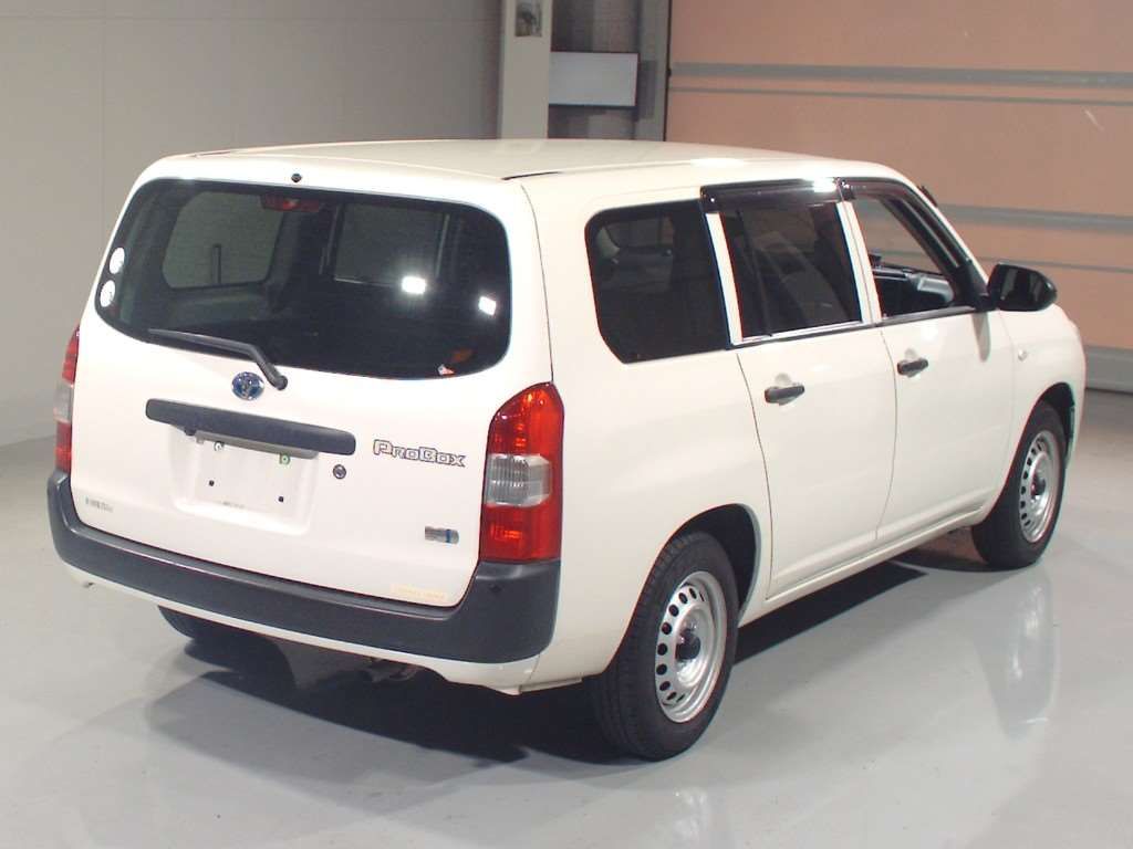 2022 Toyota Probox ハイブリッドGX auction photo 2