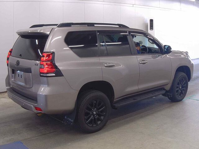 2023 Toyota Land Cruiser Prado TX L-P Matte Bra E 4WD auction photo 5