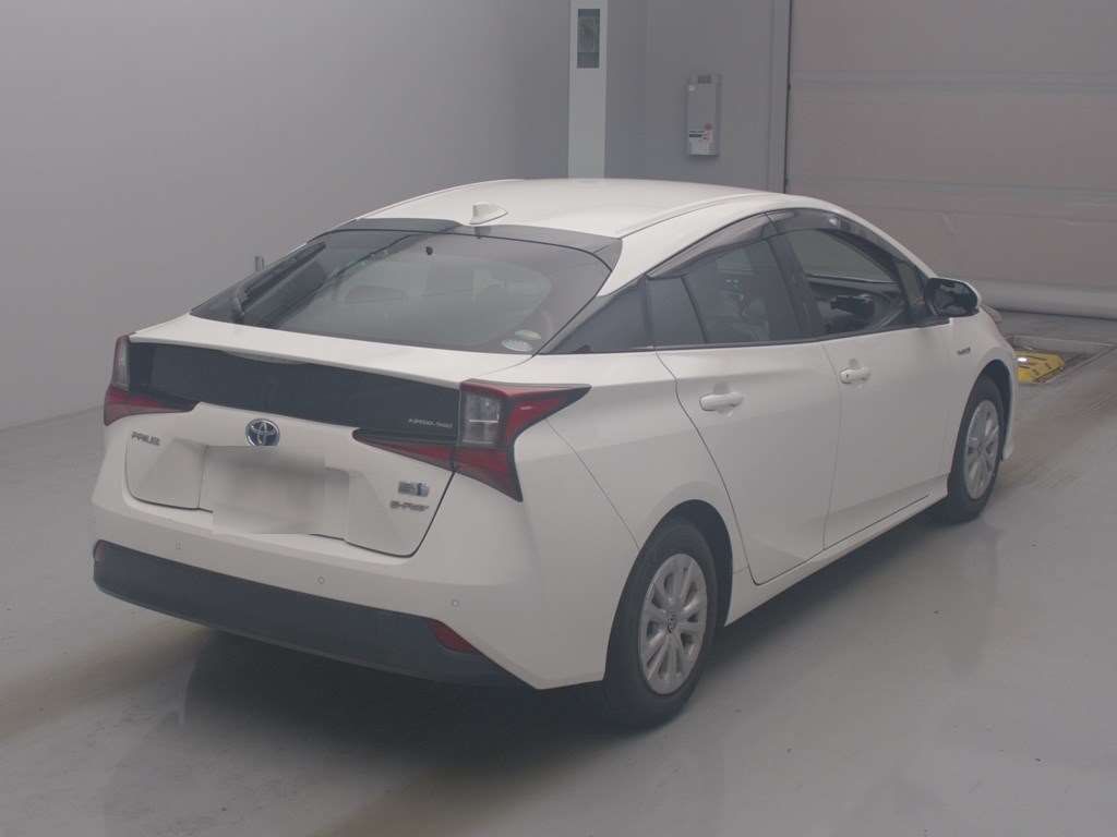 2019 Toyota Prius S 4WD auction photo 2