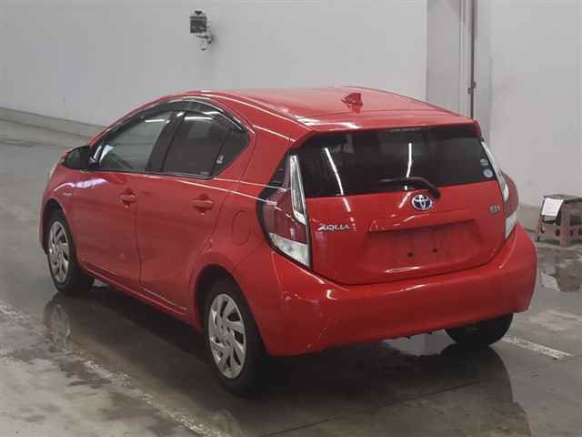 2015 Toyota Aqua S auction photo 2