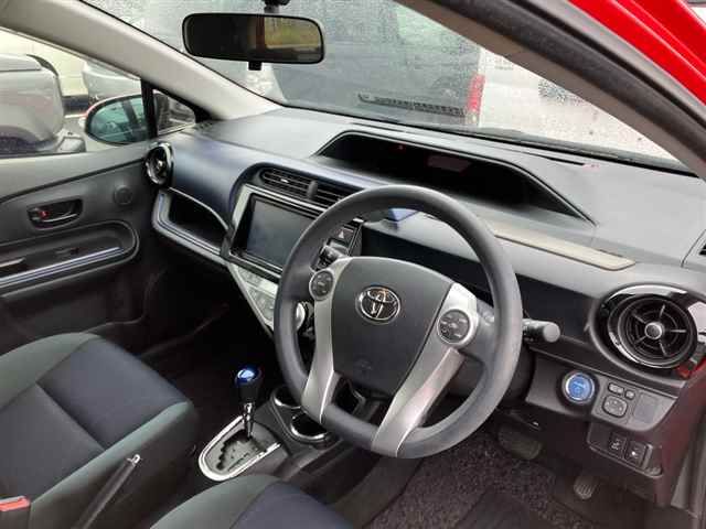 2015 Toyota Aqua S auction photo 3