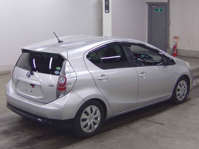 2013 Toyota Aqua S auction photo 5