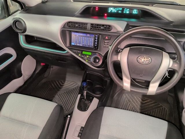 2013 Toyota Aqua S auction photo 3