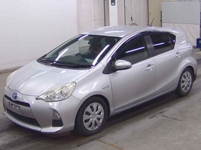 2013 Toyota Aqua S auction photo 4