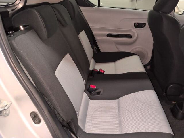 2013 Toyota Aqua S auction photo 6