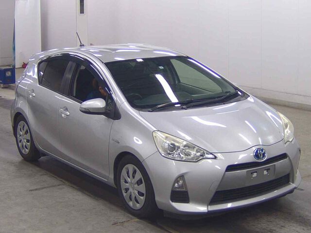 2013 Toyota Aqua S Japan auction vehicle