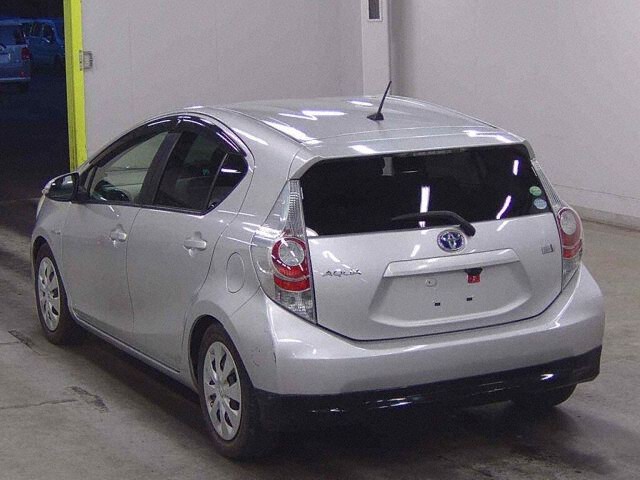 2013 Toyota Aqua S auction photo 2