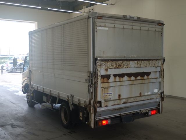 2010 Toyota Dyna アルミウイング auction photo 2