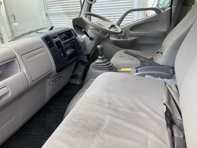 2010 Toyota Dyna アルミウイング auction photo 5