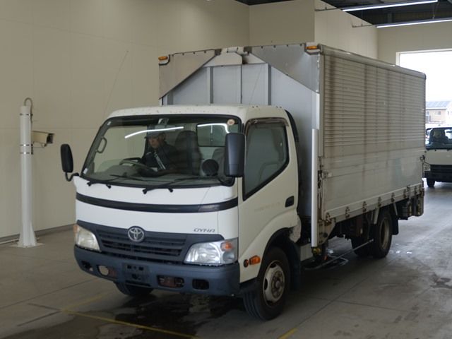 2010 Toyota Dyna アルミウイング Japan auction vehicle