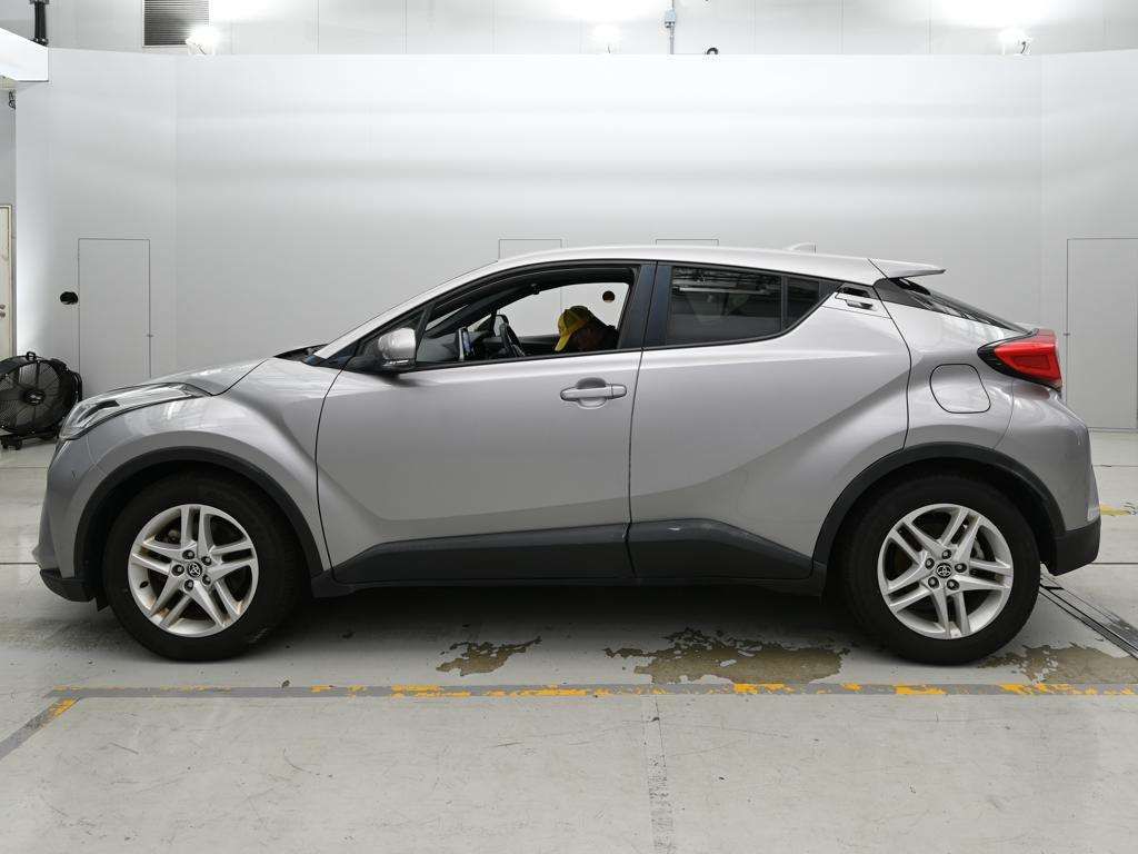 2021 Toyota C-HR S auction photo 4