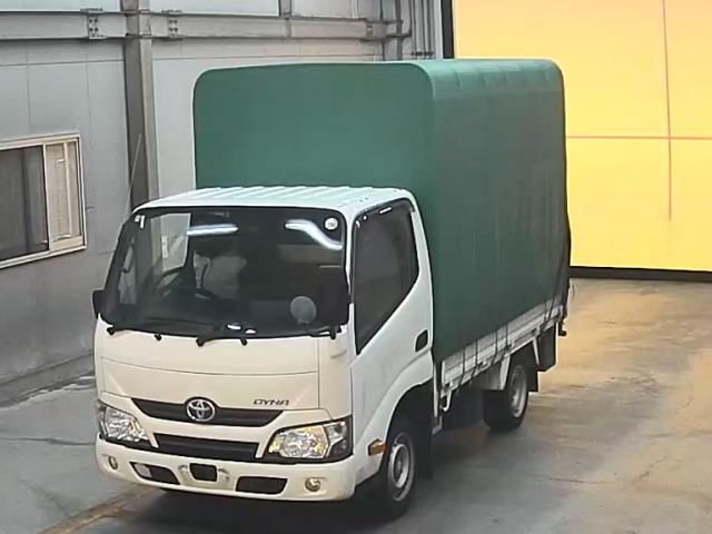 Japan Auction Vehicles 10 2018 Toyota Dyna covered car auction photo