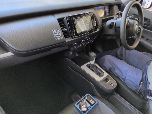 2023 Honda Fit EHEVベーシック 4WD auction photo 3