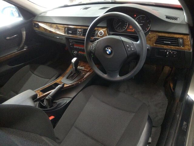 2009 BMW 3 Series 320I auction photo 3