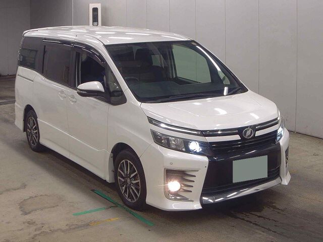 2015 Toyota Voxy ZS Japan auction vehicle