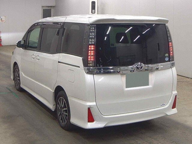 2015 Toyota Voxy ZS auction photo 2